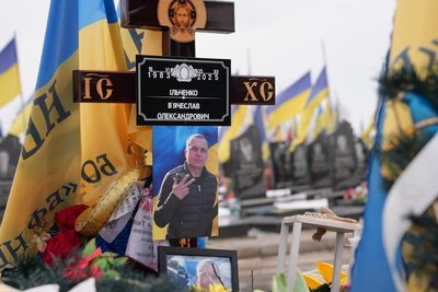 Могила загиблого волонтера В'ячеслава Ільченка на кладовище у Харкові Могила загиблого волонтера В'ячеслава Ільченка на кладовище у Харкові