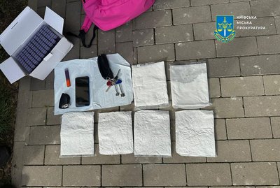 Продавали електронні сигарети з наркотиками: трьом громадянам повідомили про підозру Продавали електронні сигарети з наркотиками: трьом громадянам повідомили про підозру