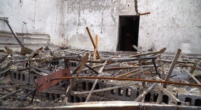 "Тих не подужають, так вони тут усе руйнують": як живуть у Романках, що за 20 кілометрів від лінії фронту "Тих не подужають, так вони тут усе руйнують": як живуть у Романках, що за 20 кілометрів від лінії фронту