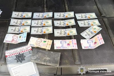 Військового підозрюють у вимаганні 4,2 тисячі доларів США за переведення до "тилового" підрозділу на Рівненщині Військового підозрюють у вимаганні 4,2 тисячі доларів США за переведення до "тилового" підрозділу на Рівненщині
