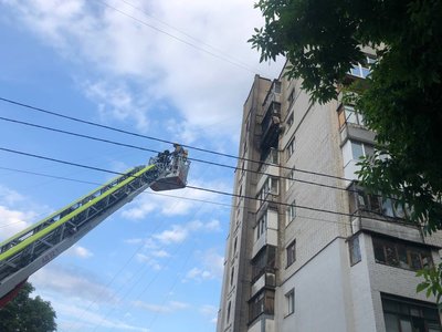 У центрі Житомира у багатоповерхівці загорівся балкон: що відомо