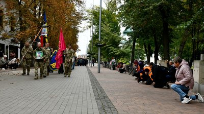 У Ніжина попрощалися з загиблим захисником України Сергієм Дворським У Ніжина попрощалися з загиблим захисником України Сергієм Дворським