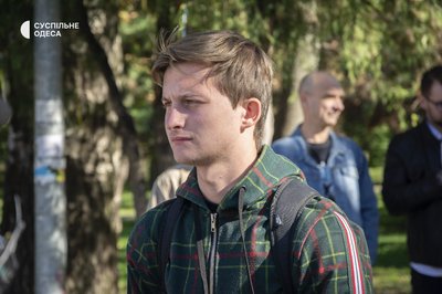 Не випускають за кордон: одеські моряки зібралися під пам'ятником Шевченку, щоб звернутися до Міноборони Не випускають за кордон: одеські моряки зібралися під пам'ятником Шевченку, щоб звернутися до Міноборони