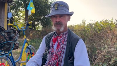 "Батюшка дивується – каже, талант": житель Нової Басані написав понад 100 віршів про війну після деокупації села "Батюшка дивується – каже, талант": житель Нової Басані написав понад 100 віршів про війну після деокупації села