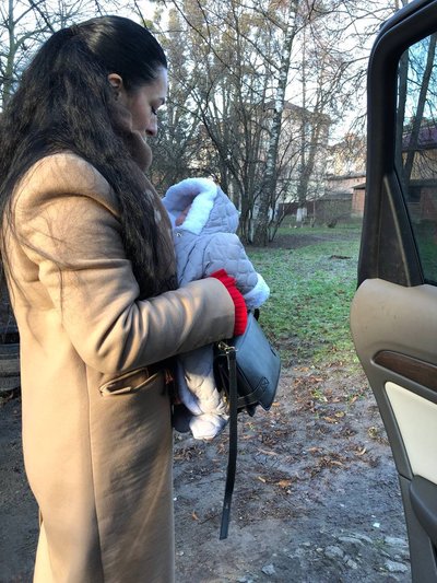 Немовля відібрали від матері у Рівному через її стан та загрозу життю дитини Немовля відібрали від матері у Рівному через її стан та загрозу життю дитини