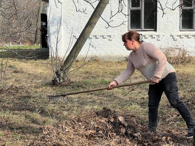 "І орють, і косять, і співають": у селі на Черкащині не можуть знайти працівника з благоустрою "І орють, і косять, і співають": у селі на Черкащині не можуть знайти працівника з благоустрою