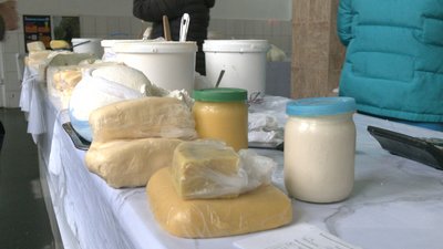 У Житомирі на Житньому ринку здорожчала молочна продукція: що кажуть продавці, покупці та експерт У Житомирі на Житньому ринку здорожчала молочна продукція: що кажуть продавці, покупці та експерт