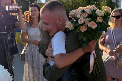 У Південному зустріли звільненого з полону захисника Миколу Пруса У Південному зустріли звільненого з полону захисника Миколу Пруса