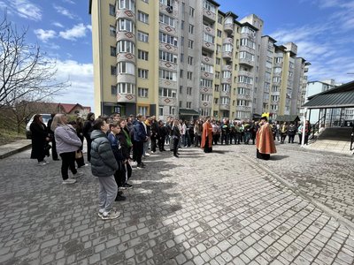 меморіальна таблиця, валерій казмірчук меморіальна таблиця, валерій казмірчук