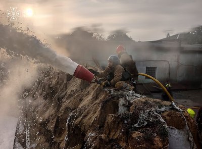 ДСНС показало наслідки нічної атаки РФ на Полтавщину: фото ДСНС показало наслідки нічної атаки РФ на Полтавщину: фото