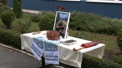 На Вінниччині на честь загиблого 20-річного Анатолія Сіненка відкрили меморіальну дошку На Вінниччині на честь загиблого 20-річного Анатолія Сіненка відкрили меморіальну дошку