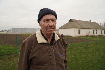 "Тих не подужають, так вони тут усе руйнують": як живуть у Романках, що за 20 кілометрів від лінії фронту "Тих не подужають, так вони тут усе руйнують": як живуть у Романках, що за 20 кілометрів від лінії фронту