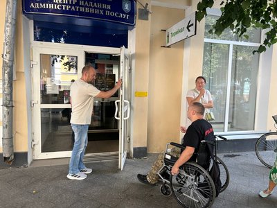 У Житомирі ветерани війни оцінювали інфраструктуру на доступність для маломобільних груп населення У Житомирі ветерани війни оцінювали інфраструктуру на доступність для маломобільних груп населення