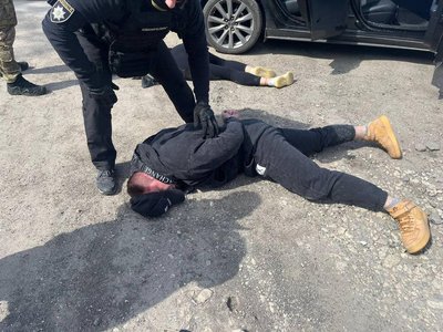 На Київщині затримали банду грабіжників, які обікрали будинок лікарів На Київщині затримали банду грабіжників, які обікрали будинок лікарів