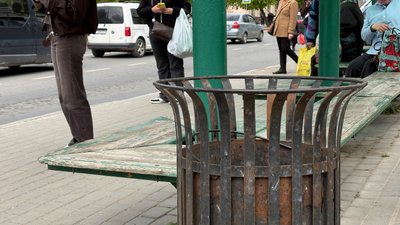 Чому в одних дворах Чернівців є смітники, а в інших — ні: що кажуть у міськраді Чому в одних дворах Чернівців є смітники, а в інших — ні: що кажуть у міськраді