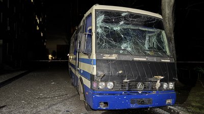 Наслідки удару БпЛА "Молнія" по маршрутці у Миколаєві