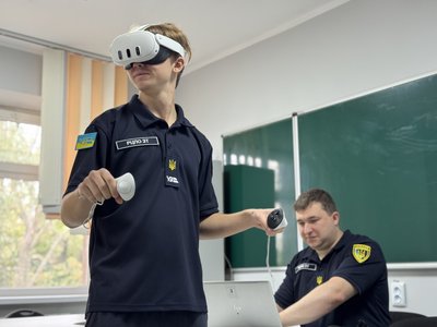 Навчати студентів-залізничників допомагає компʼютерний симулятор поїзда з реальними маршрутами та VR-окуляри Навчати студентів-залізничників допомагає компʼютерний симулятор поїзда з реальними маршрутами та VR-окуляри