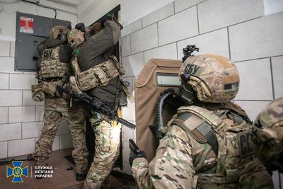 Залякували підприємців: у Києві викрили злочинну групу під виглядом добробатів