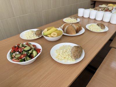 Як школярі Полтавщини харчуються безплатними обідами під час повітряних тривог? Як школярі Полтавщини харчуються безплатними обідами під час повітряних тривог?