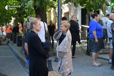 «Прокинувся весь у склі»: що розповідають очевидці нічної атаки РФ на Одесу