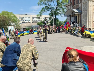 На Одещині попрощалися з прикордонником, який захищав Бахмут На Одещині попрощалися з прикордонником, який захищав Бахмут