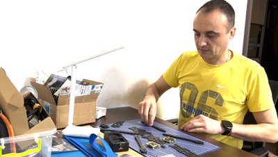 Уманчанин показав деталі до дрона, який збирає