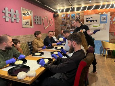"Родинна атмосфера": військових із Черкащини вчили готувати піцу "Родинна атмосфера": військових із Черкащини вчили готувати піцу