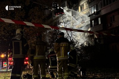 "Сильне задимлення було, все повилітало. Страшно дуже": під час нічної дронової атаки РФ на Київ загинули люди "Сильне задимлення було, все повилітало. Страшно дуже": під час нічної дронової атаки РФ на Київ загинули люди
