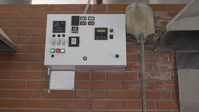 Зерно мелють кам’яні жорна: на Вінниччині працює крафтова пекарня