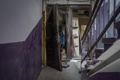 У Дніпрі через ракетну атаку частково знищений будинок: що кажуть місцеві жителі У Дніпрі через ракетну атаку частково знищений будинок: що кажуть місцеві жителі