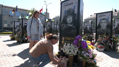 12 років "Азову": спогади рідних загиблих бійців підрозділу 12 років "Азову": спогади рідних загиблих бійців підрозділу