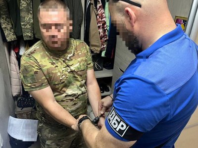 Розкрадання 138 мільйонів, призначених для армії: під підозрою чиновники майже з усієї України Розкрадання 138 мільйонів, призначених для армії: під підозрою чиновники майже з усієї України