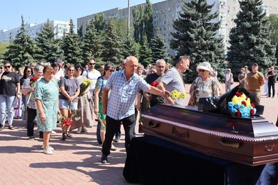 На Миколаївщині провели в останню путь захисника Вячеслава Бакова На Миколаївщині провели в останню путь захисника Вячеслава Бакова