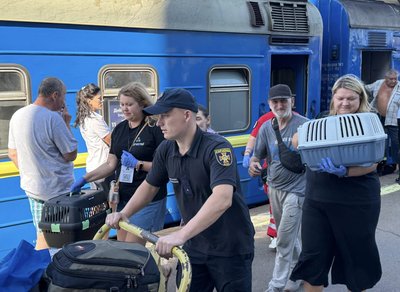 Восьмий евакуаційний потяг з Донеччини прибув на Рівненщину Восьмий евакуаційний потяг з Донеччини прибув на Рівненщину