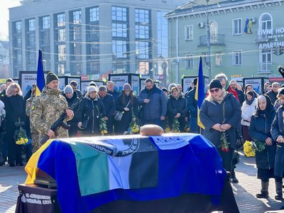 Підписав контракт у 2008 році: з військовим Сергієм Барановським попрощалися у Рівному Підписав контракт у 2008 році: з військовим Сергієм Барановським попрощалися у Рівному