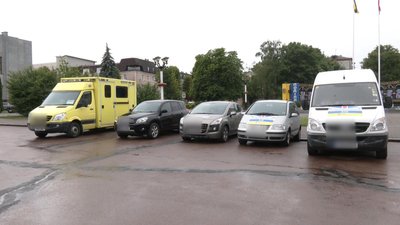 У Хмельницькому волонтери передали військовим 16 автівок для фронту