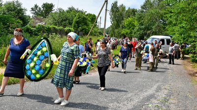 У Коропській громаді на Чернігівщині попрощалися з бійцем Володимиром Шелегом У Коропській громаді на Чернігівщині попрощалися з бійцем Володимиром Шелегом