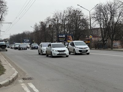 "Я все правильно роблю": у Полтаві ветеран виходить на хвилину мовчання, щоб вшанували загиблих "Я все правильно роблю": у Полтаві ветеран виходить на хвилину мовчання, щоб вшанували загиблих