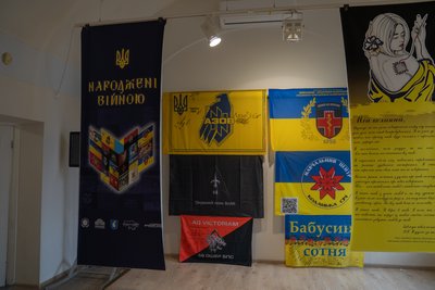 У Сумах відкрилась виставка "Народжені війною" У Сумах відкрилась виставка "Народжені війною"