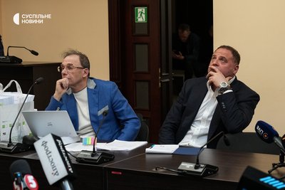 Колишній керівник Офісу президента Андрій Єрмак (праворуч) із своїм адвокатом Ігорем Фоміним у суді у перший день розгляду. Київ, 12 травня 2026 року Колишній керівник Офісу президента Андрій Єрмак (праворуч) із своїм адвокатом Ігорем Фоміним у суді у перший день розгляду. Київ, 12 травня 2026 року