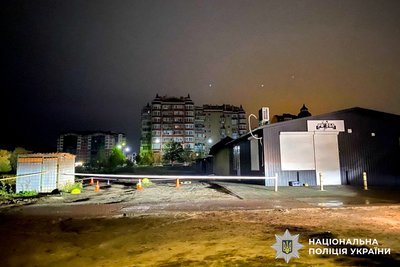 36-річний житель Рівненщини завдав два ножових поранення поліцейському. Його напарник вистрілив фігуранту в ногу 36-річний житель Рівненщини завдав два ножових поранення поліцейському. Його напарник вистрілив фігуранту в ногу