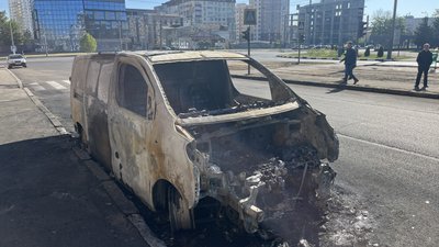 згоріле авто на захисників України згоріле авто на захисників України