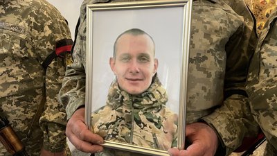 У Полтаві попрощались із чотирма військовими, які полягли на війні з Росією У Полтаві попрощались із чотирма військовими, які полягли на війні з Росією