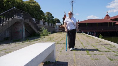 «Підійти і обійняти — це дуже велика емоційна підтримка». Онкохвора дніпрянка влаштувала експеримент на Набережній «Підійти і обійняти — це дуже велика емоційна підтримка». Онкохвора дніпрянка влаштувала експеримент на Набережній