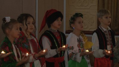 Місія — зберегти традиції: як черкаські школярі вчать українські звичаї на сцені Місія — зберегти традиції: як черкаські школярі вчать українські звичаї на сцені