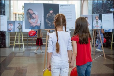 В Одесі відкрили фотовиставку, присвячену родинам прикордонників В Одесі відкрили фотовиставку, присвячену родинам прикордонників