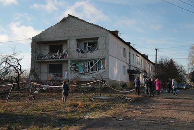 "Я встигла вискочити в коридор". Очевидці розповіли про удар по с. Сад на Сумщині "Я встигла вискочити в коридор". Очевидці розповіли про удар по с. Сад на Сумщині