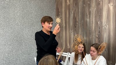 У етноцентрі на Рівненщині учнів навчали лозоплетіння У етноцентрі на Рівненщині учнів навчали лозоплетіння