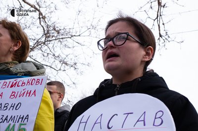 "Вже можна було підготувати заміну": у центрі Одеси рідні захисників вимагали демобілізації "Вже можна було підготувати заміну": у центрі Одеси рідні захисників вимагали демобілізації