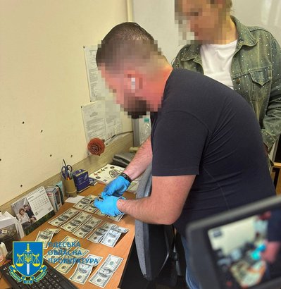 Хабар за вступ до морського вишу: в Одесі затримали працівницю академії Хабар за вступ до морського вишу: в Одесі затримали працівницю академії